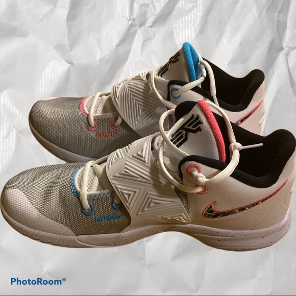 South Beach Kyrie Irving Flytrap 3’s - Picture 5 of 6